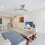 Swim-Out Tropical Getaway By Four Mile Beach