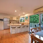 3 Bedroom Queenslander Home Close To Four Mile Beach