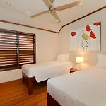 Cowrie House - Luxury 4 Bedroom Beachfront Home