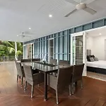 5 Cowrie Street - 4 Bedroom Beachside Queenslander