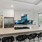 5 Cowrie Street - 4 Bedroom Beachside Queenslander