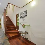 Spindrift Townhouse 3 - The Coral Sea At Your Door