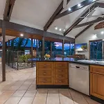 10 Wharf Street - A Tropical Family Home