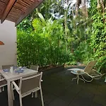 Spindrift Townhouse 3 - The Coral Sea At Your Door