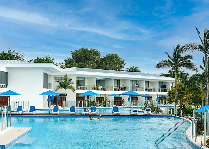 Tropici At Pool Resort