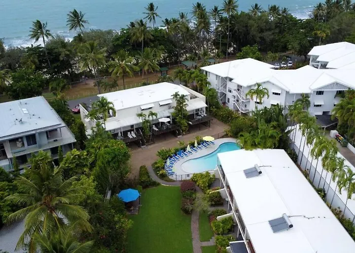 Beach Retreat Chic: Poolside On The Esplanade
