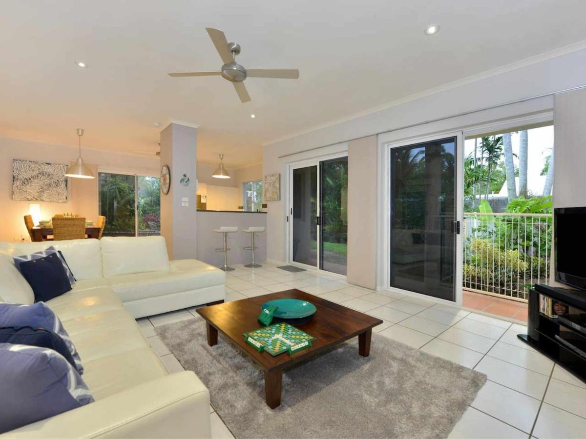 Sandwater-tropical Beachside Holiday House *