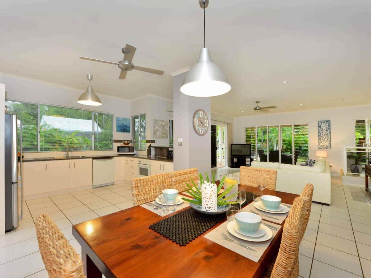 Sandwater-tropical Beachside Holiday House Holiday home