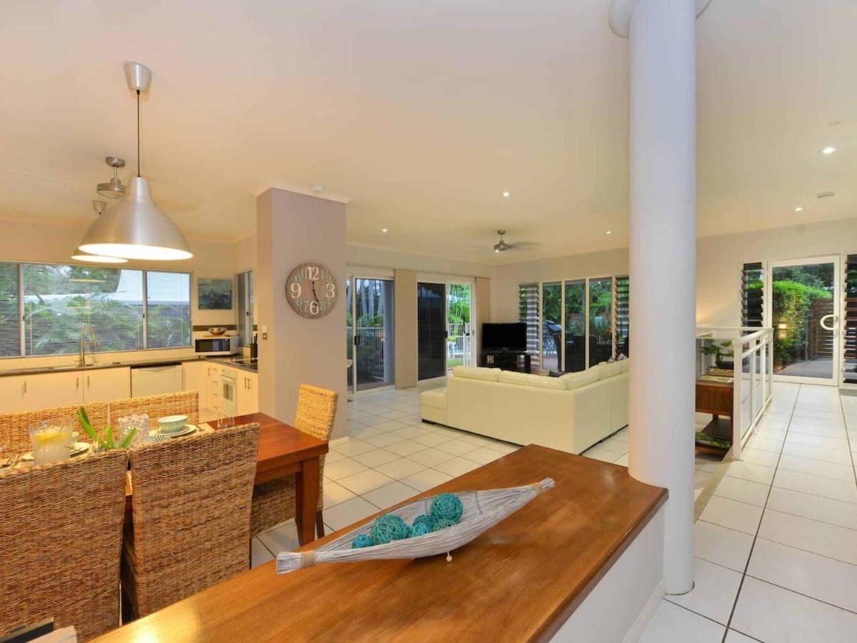 Sandwater-tropical Beachside Holiday House *