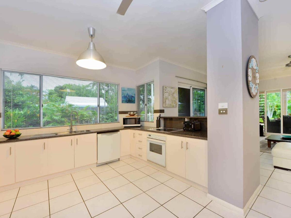 Sandwater-tropical Beachside Holiday House