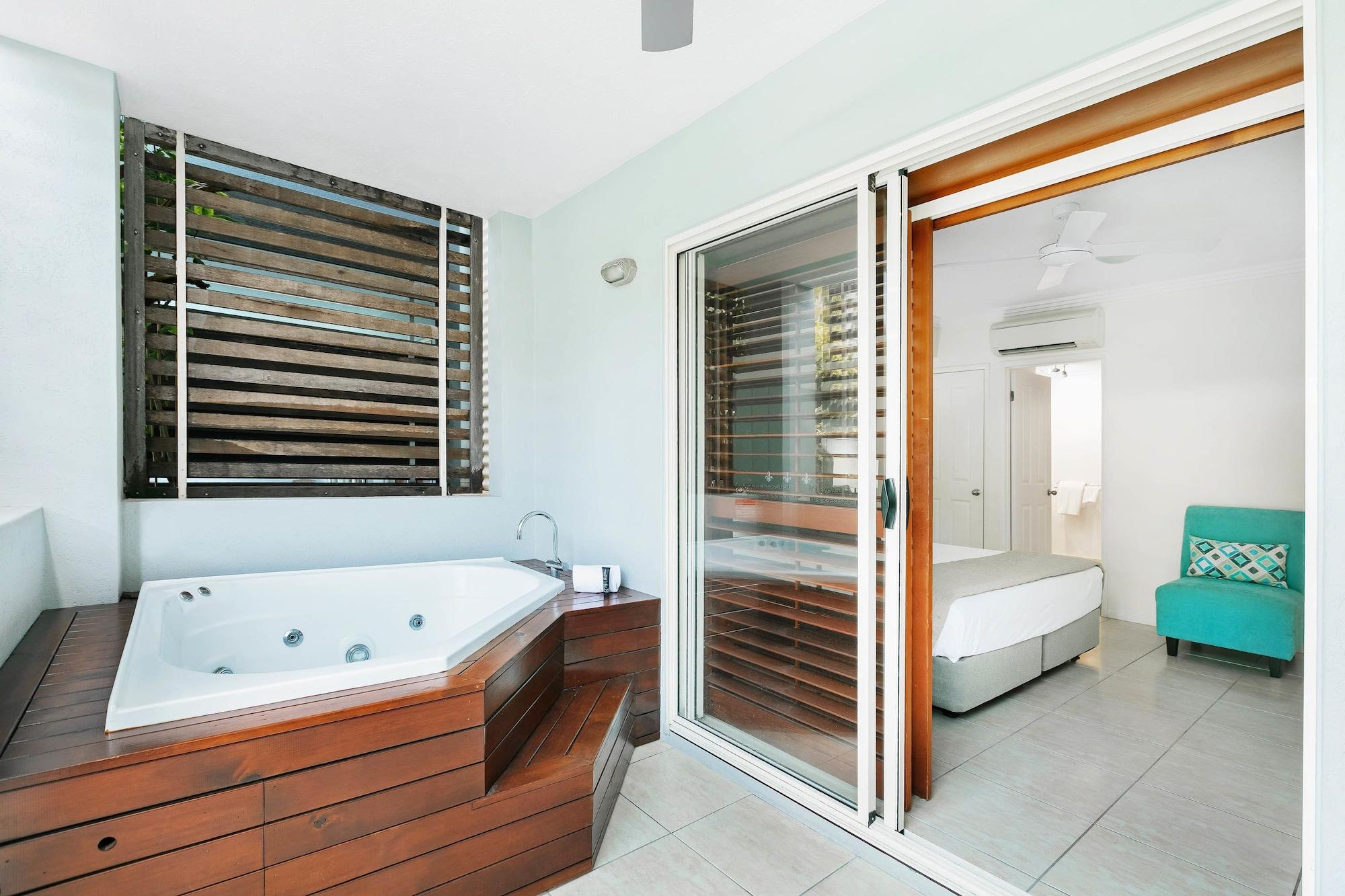 Aparthotel Mantra Aqueous On Port