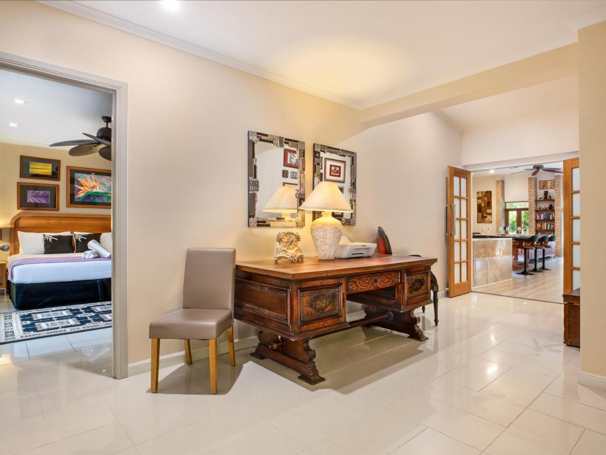 Luxury Penthouse 5 Bdr 3 Bath Twin Rain Showers 365 Sq Mtrs Port Douglas