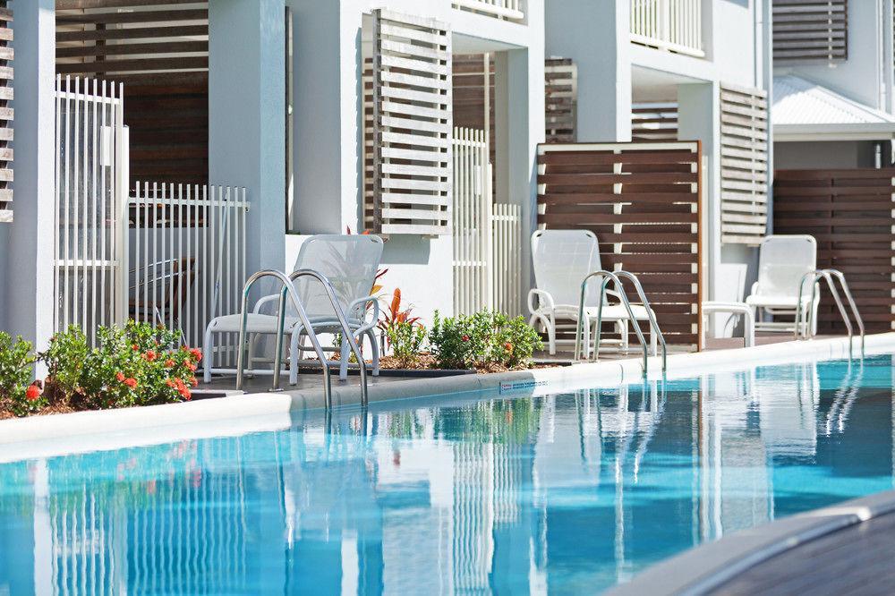 Aparthotel Mantra Aqueous On Port 4*