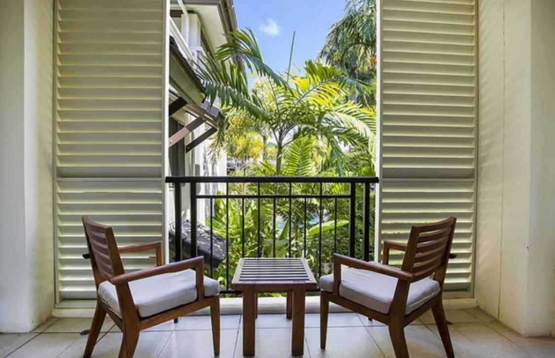 Temple & * Port Douglas