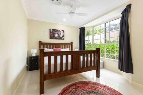 Luxury 5 Bedroom Home, Steps To Sol Port Douglas