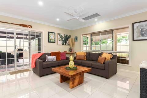 Luxury 5 Bedroom Home, Steps To Sol