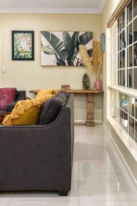 Holiday home Luxury 5 Bedroom Home, Steps To Sol Port Douglas