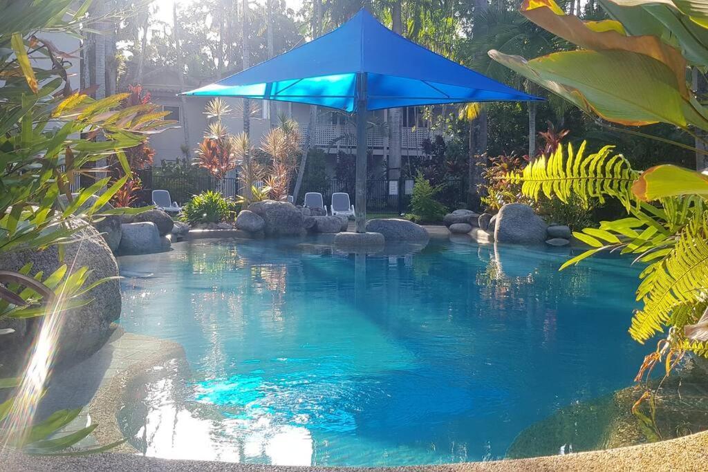 Reef Resort, Lagoon Pool Scooters, Bar 1r * Port Douglas