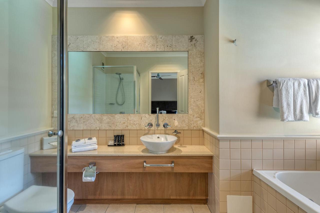 Magnificent 2 Bed Unit In Heart Of Port Douglas