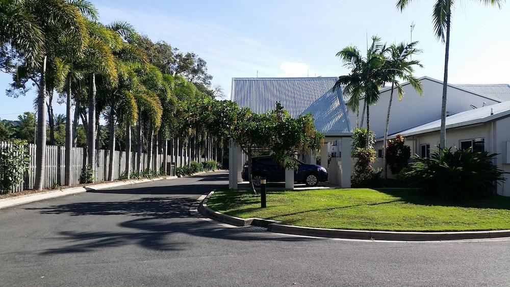 Aparthotel Titree Village 3*