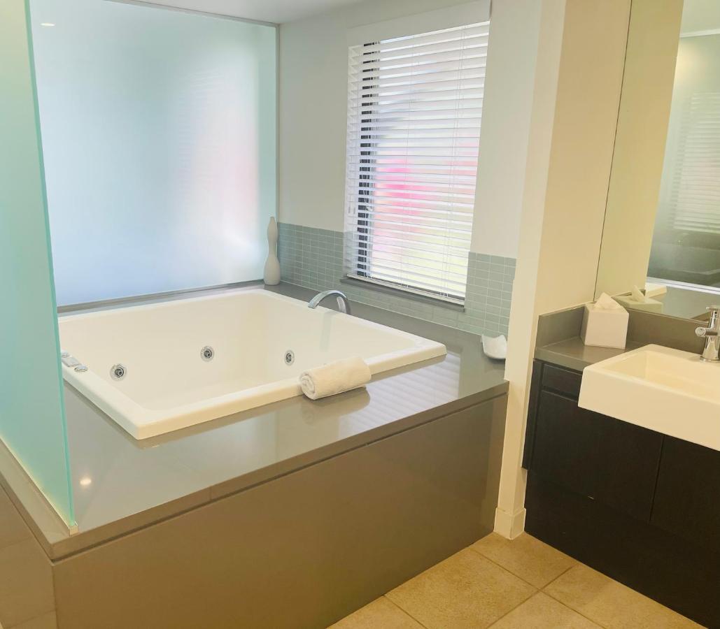 Apartment Paradise Escape - Poolside Ground Floor - Sea Temple And *