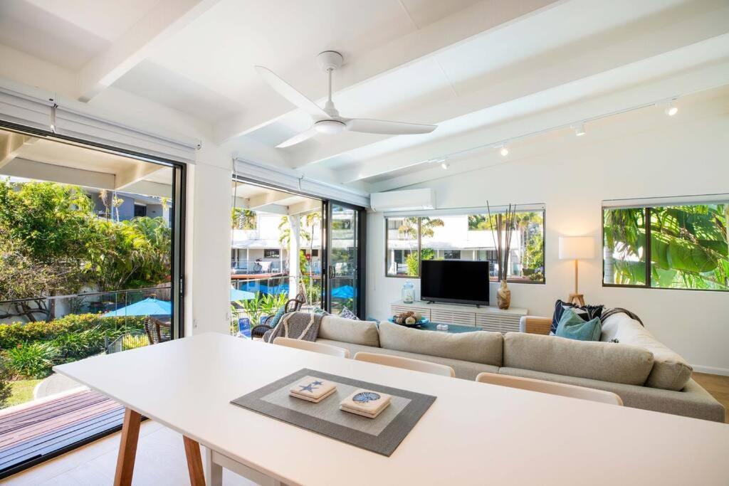 Apartment Retreat Chic: Poolside On The Esplanade Port Douglas