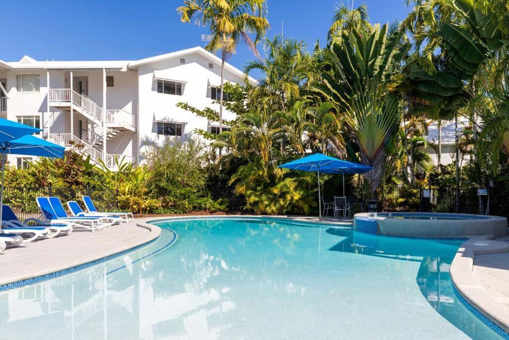 Apartment Retreat Chic: Poolside On The Esplanade Port Douglas