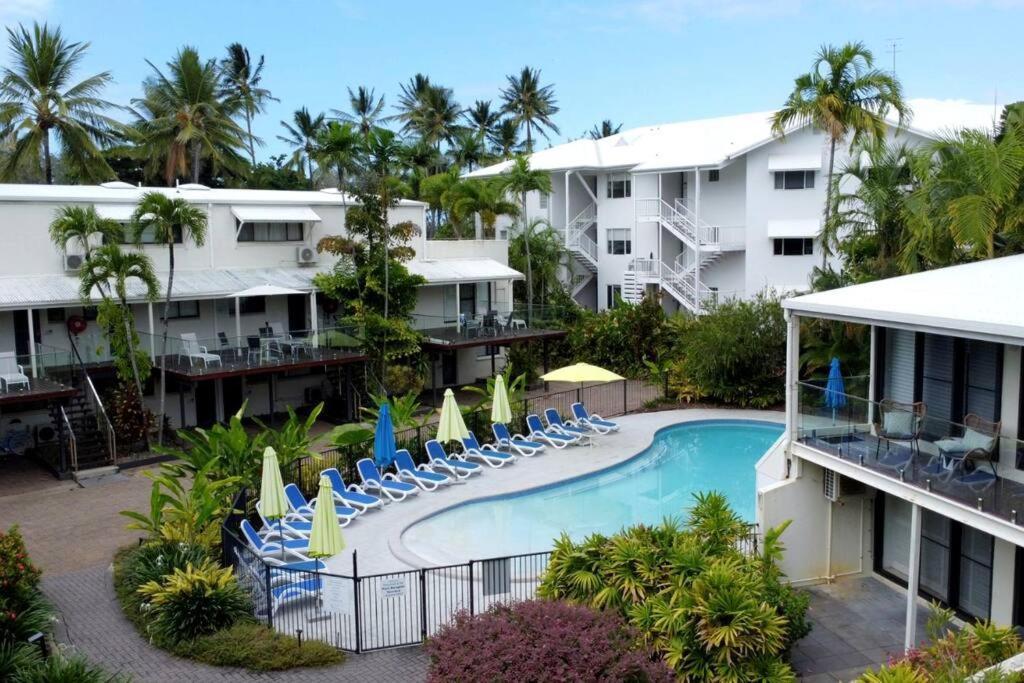 Apartment Retreat Chic: Poolside On The Esplanade Port Douglas