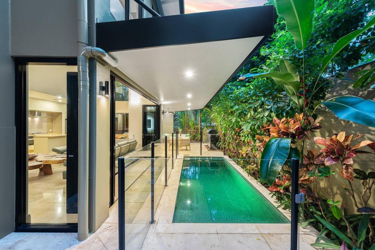 Flagstaff Pavillion - A Lush Subtropical Paradise Villa *