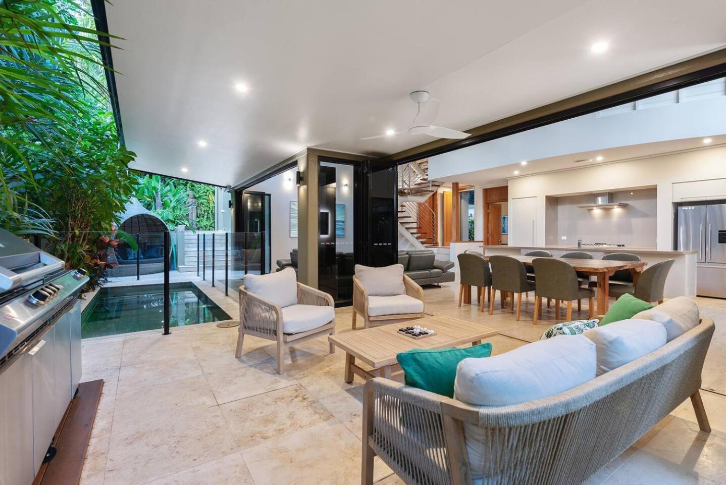 Villa Flagstaff Pavillion - A Lush Subtropical Paradise Port Douglas