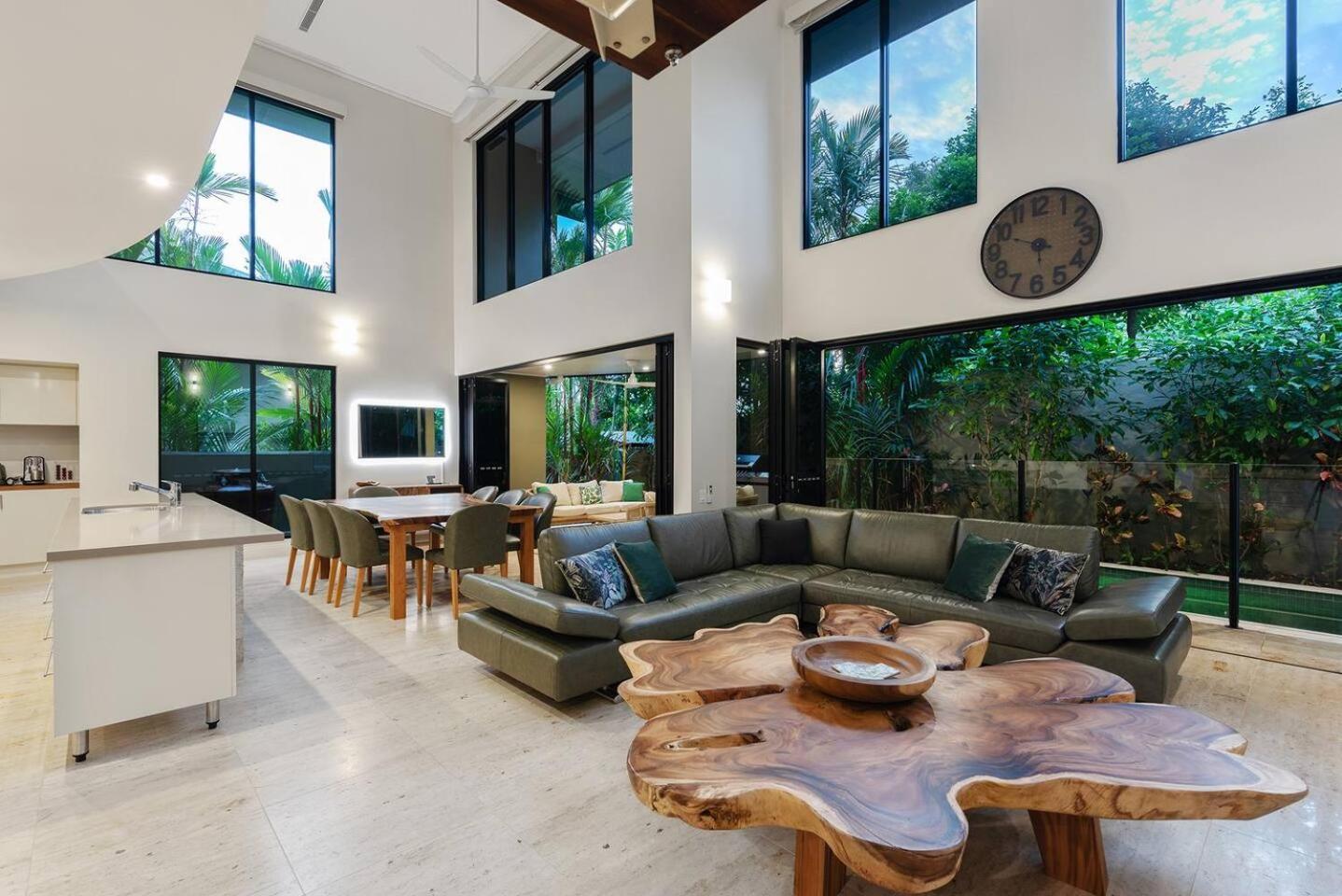 Flagstaff Pavillion - A Lush Subtropical Paradise Villa