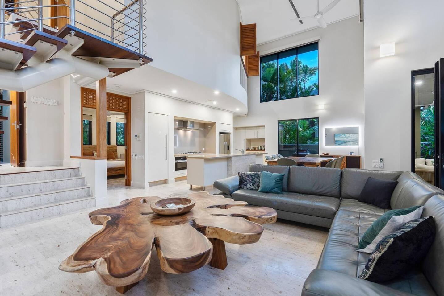 Villa Flagstaff Pavillion - A Lush Subtropical Paradise