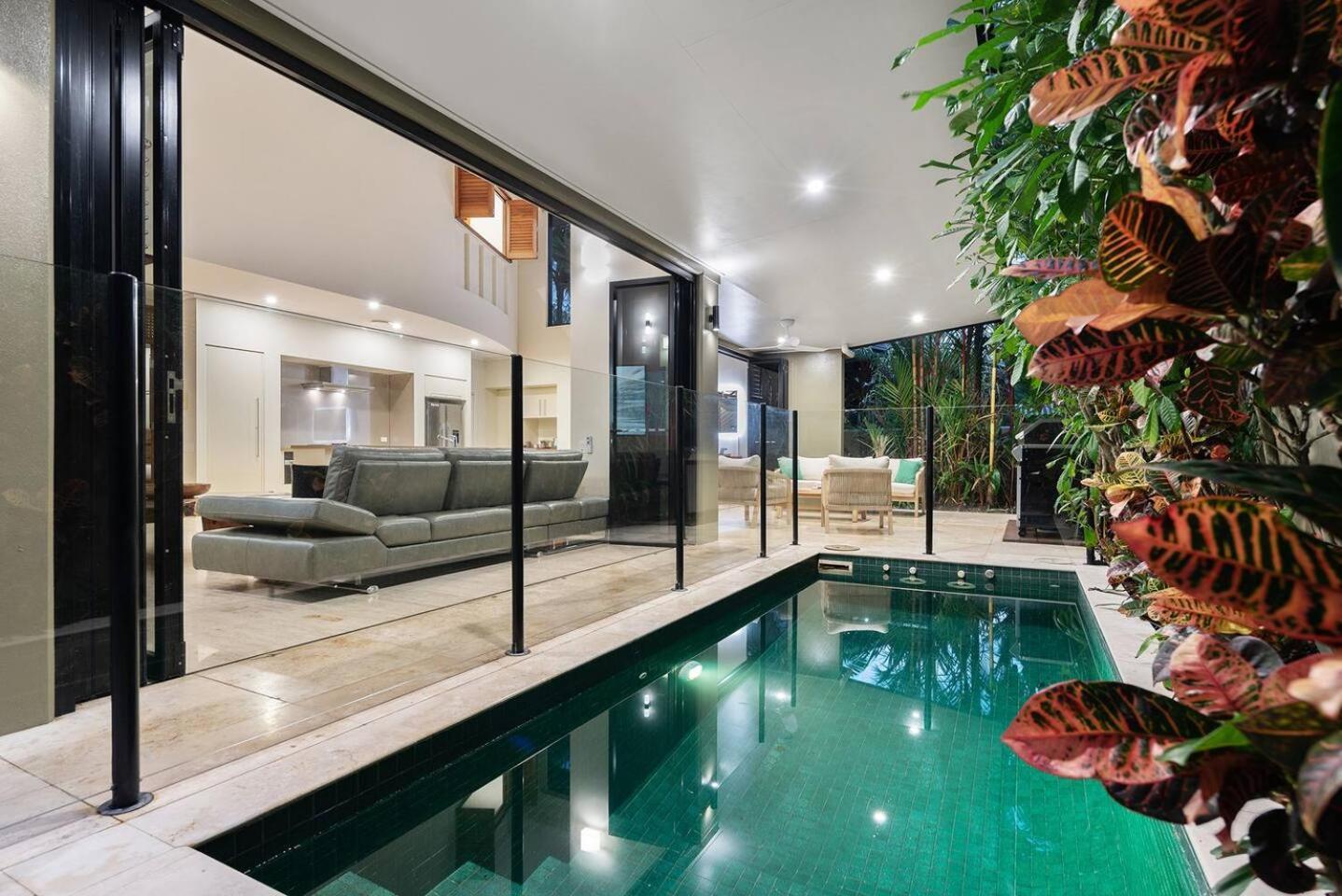 Villa Flagstaff Pavillion - A Lush Subtropical Paradise