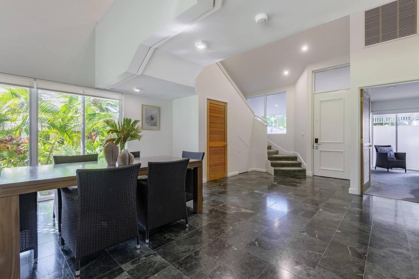 Tropical Resort-style Living On Mirage Golf Course Villa