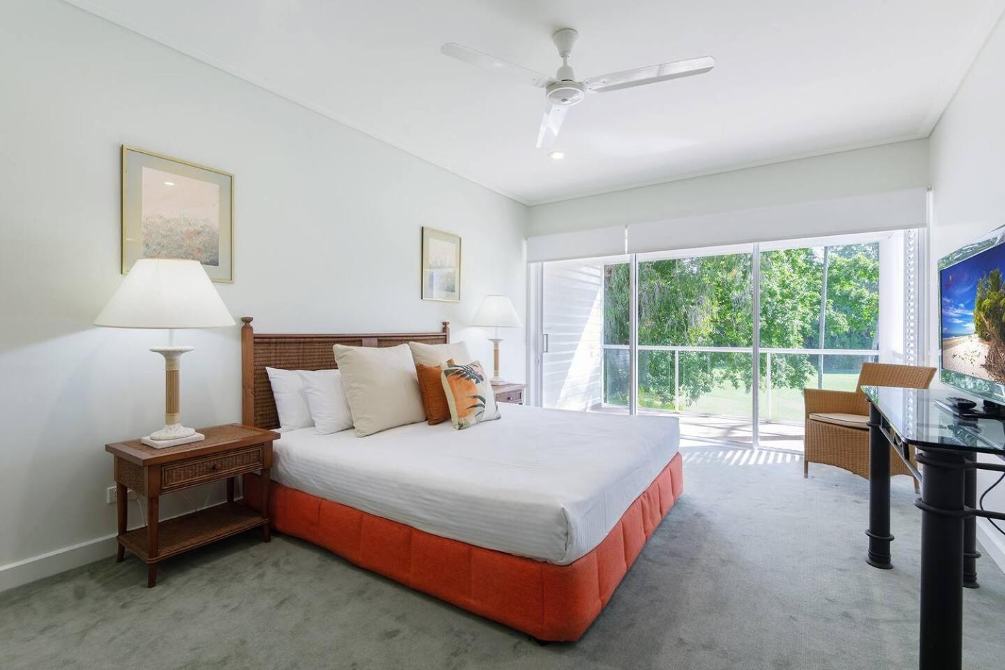 Villa Tropical Resort-style Living On Mirage Golf Course Port Douglas