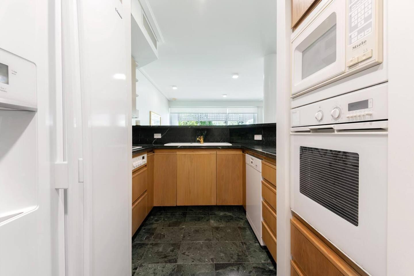 Tropical Resort-style Living On Mirage Golf Course * Port Douglas