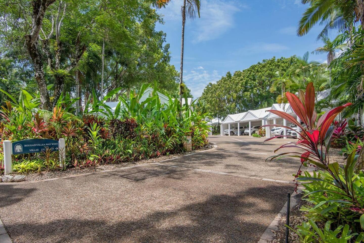 Tropical Resort-style Living On Mirage Golf Course Villa