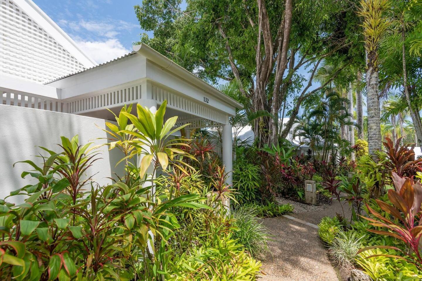 Tropical Resort-style Living On Mirage Golf Course * Port Douglas