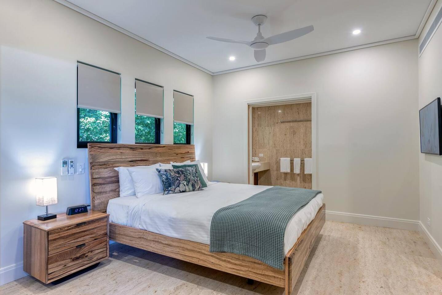 Villa Flagstaff Pavillion - A Lush Subtropical Paradise Port Douglas