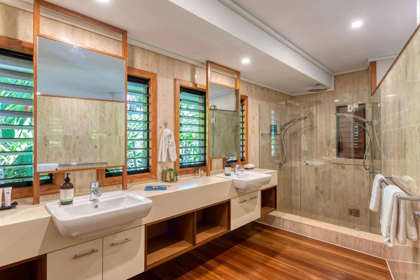 Flagstaff Pavillion - A Lush Subtropical Paradise Villa *