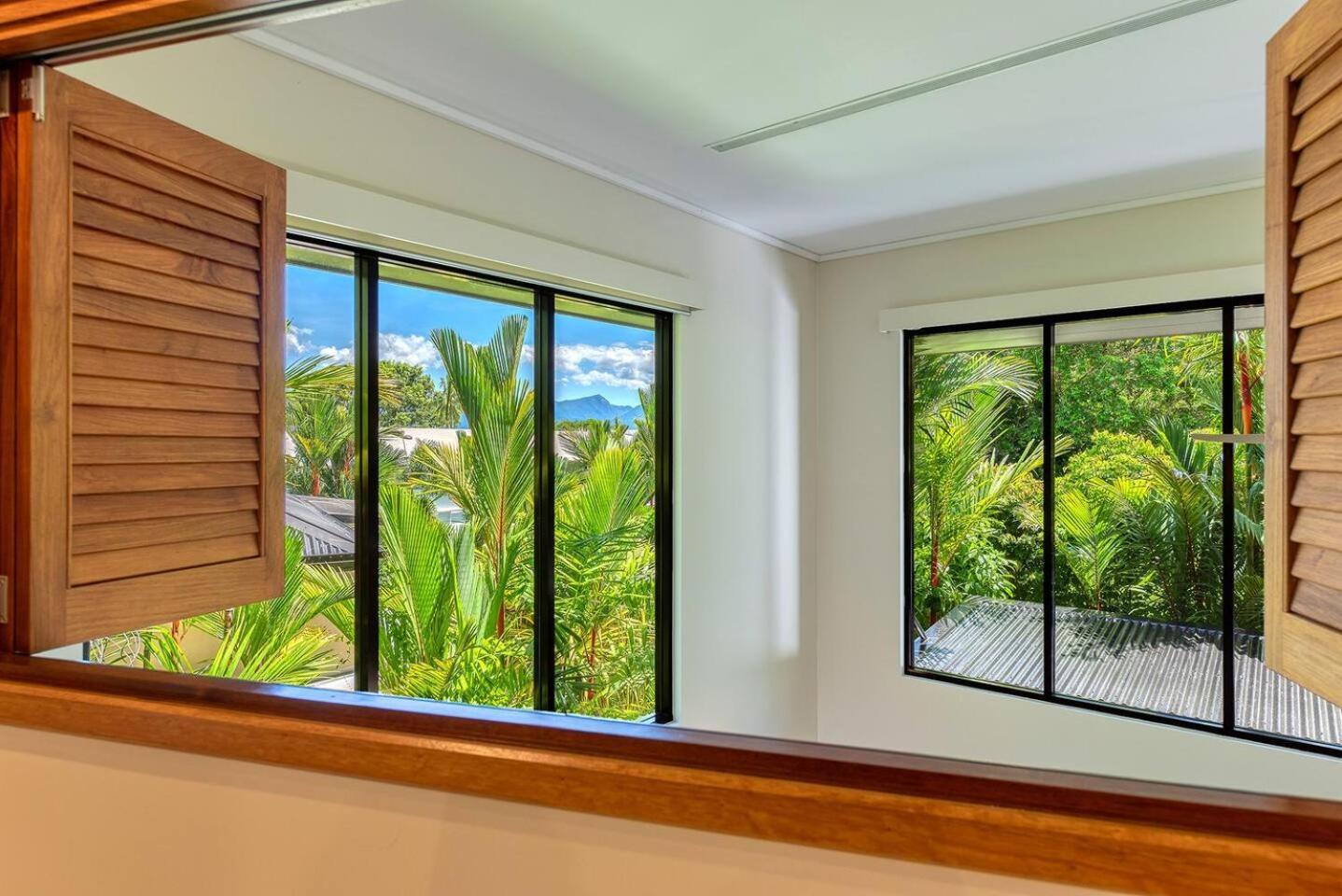 Villa Flagstaff Pavillion - A Lush Subtropical Paradise Port Douglas