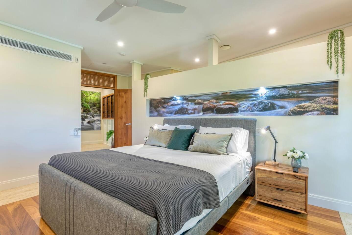 Flagstaff Pavillion - A Lush Subtropical Paradise Villa *