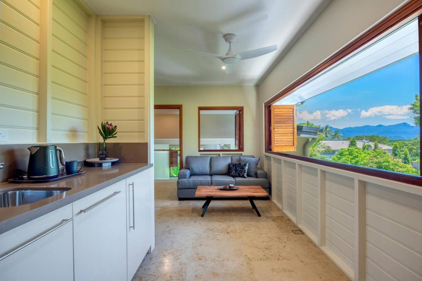 Flagstaff Pavillion - A Lush Subtropical Paradise Villa Port Douglas