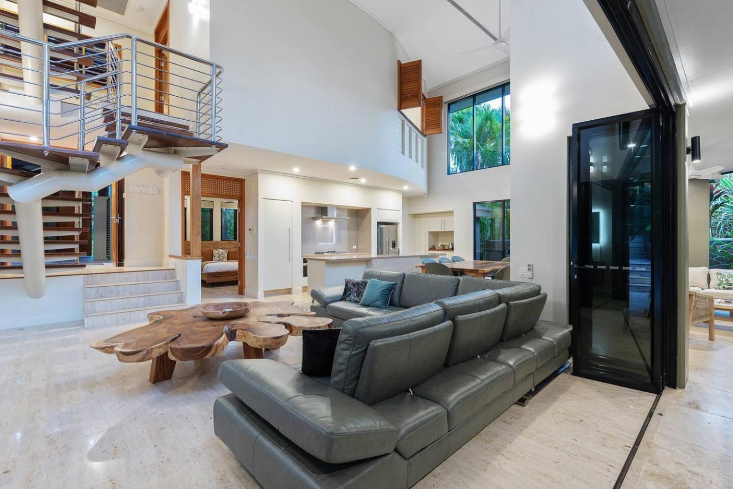 Villa Flagstaff Pavillion - A Lush Subtropical Paradise *