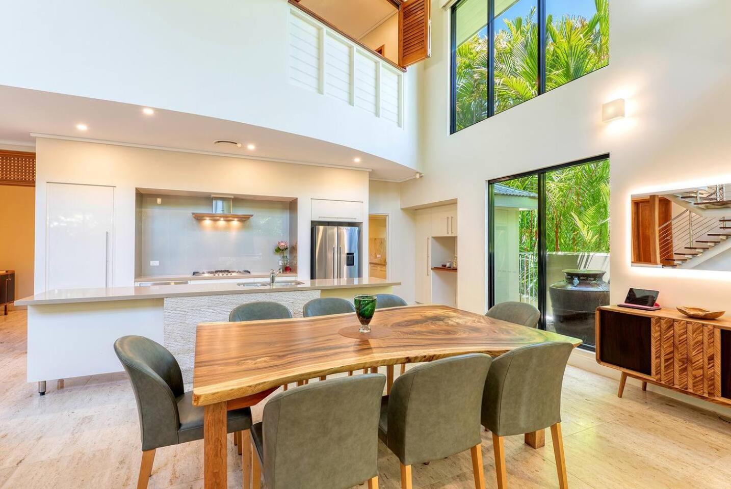 Villa Flagstaff Pavillion - A Lush Subtropical Paradise Port Douglas
