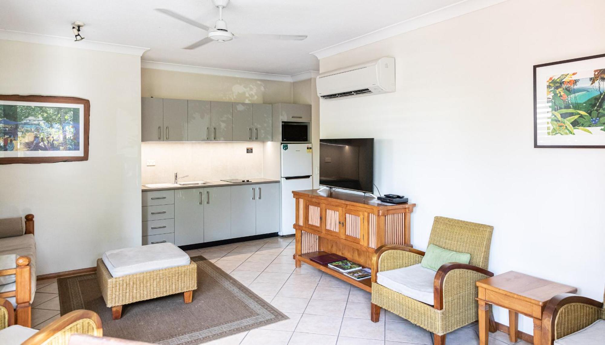 Hibiscus & - Official Onsite Reception & Check In 4* Port Douglas