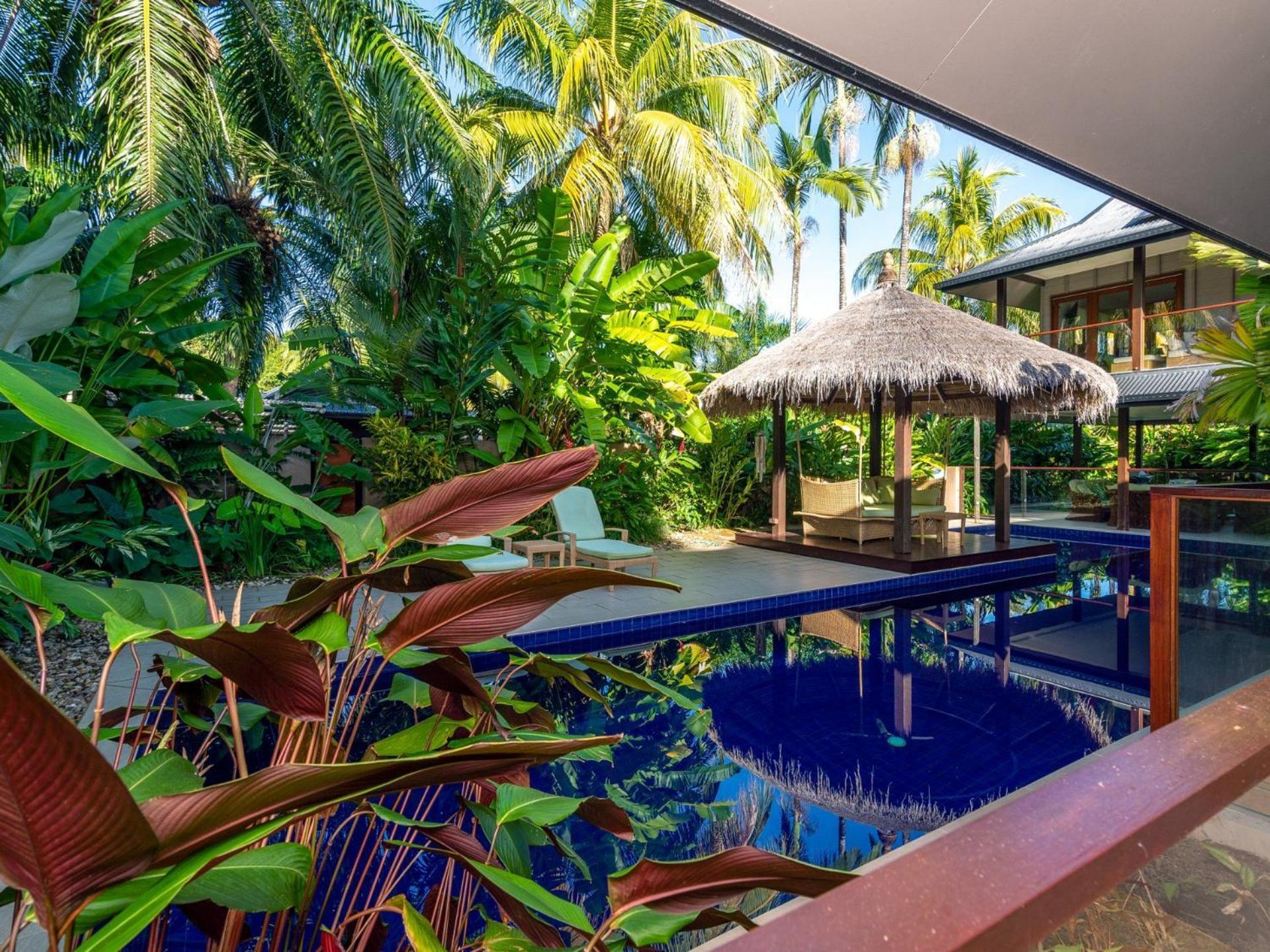 Oasis Beachfront Mirage Holiday home