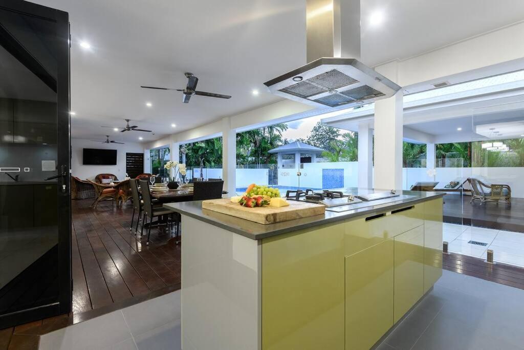 The White House - 5 Bedrooms Close To Town & *