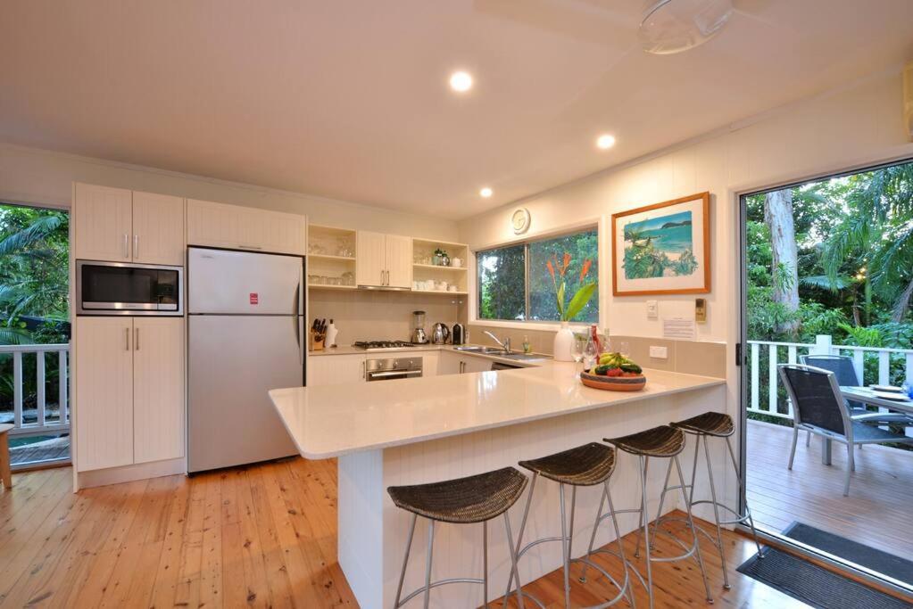 3 Bedroom Queenslander Close To Four Mile *
