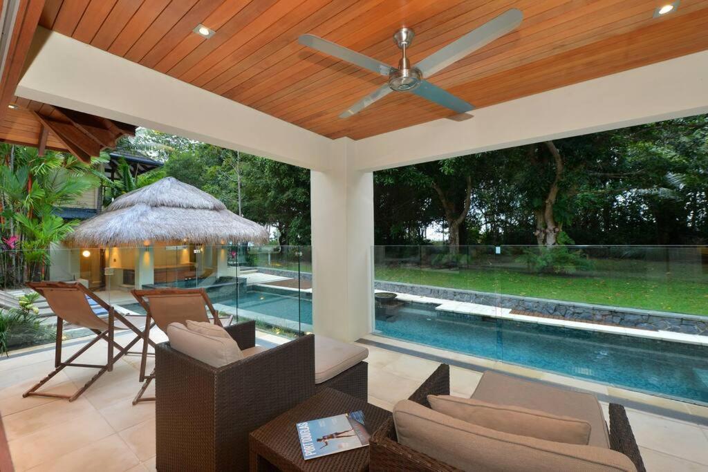 Cowrie House - Luxury 4 Bedroom Beachfront Holiday home Port Douglas